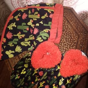 Stuck in Bed Women's Cactus Shorts and matching fuzzy feet slipper